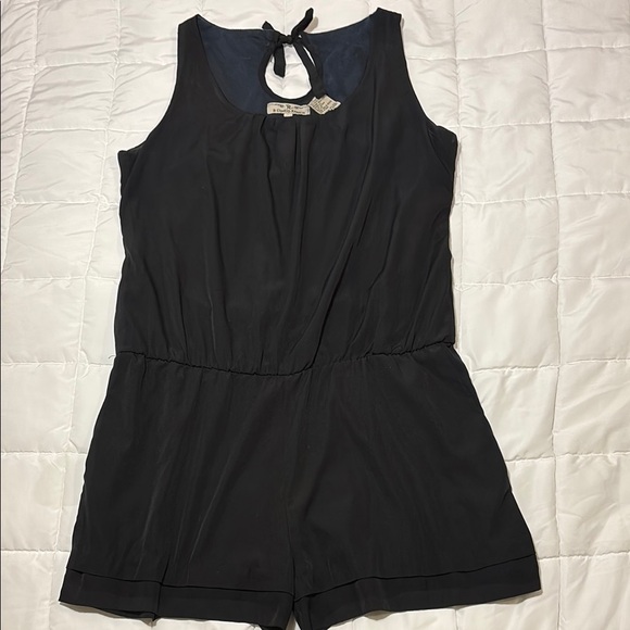Black Sleeveless Romper with Fitted Waist and Pockets - L - Picture 1 of 9